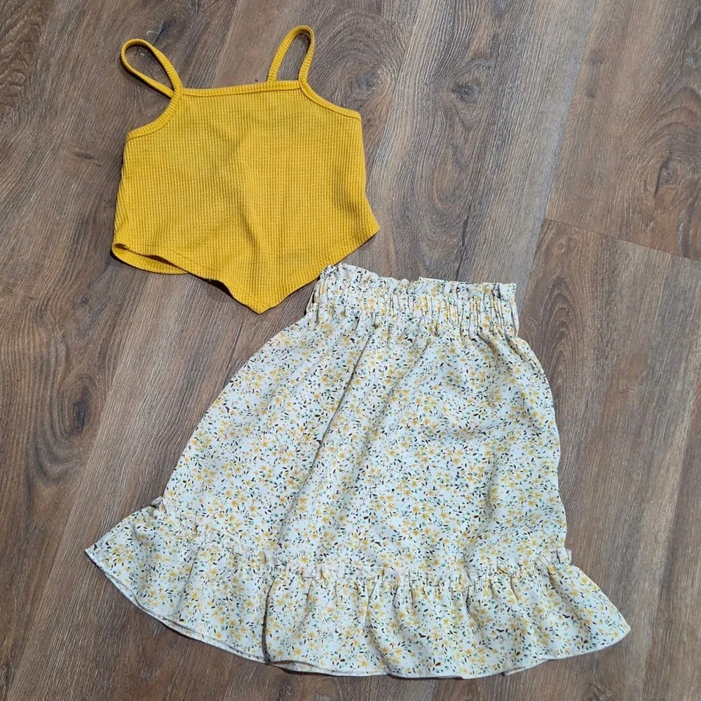 SHEIN Kids Yellow Waffle Knit Cami Top and Floral Ruffle Skirt Set Size 120